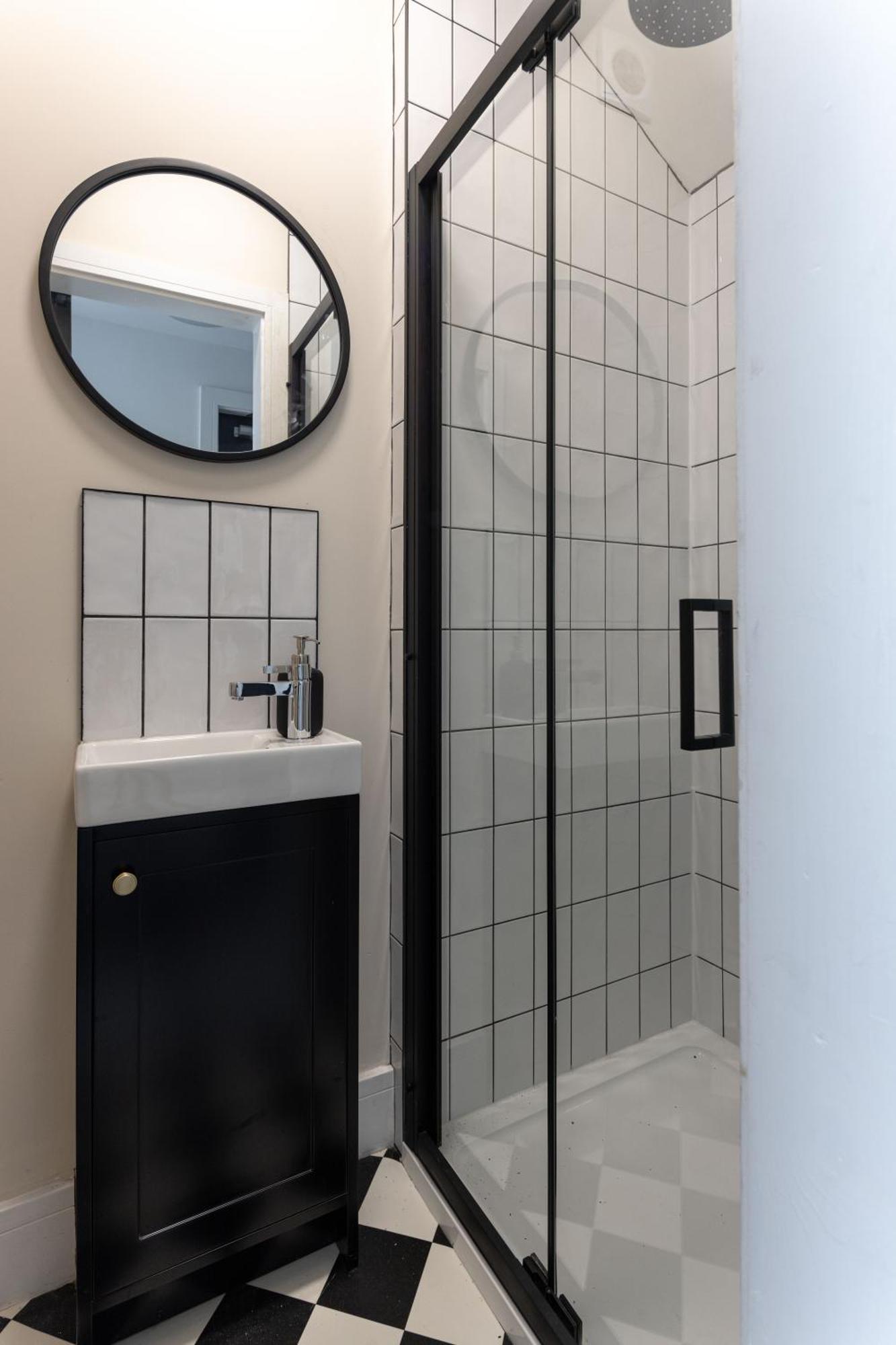 Apartment Broughton Place: Contemporary In Liverpool