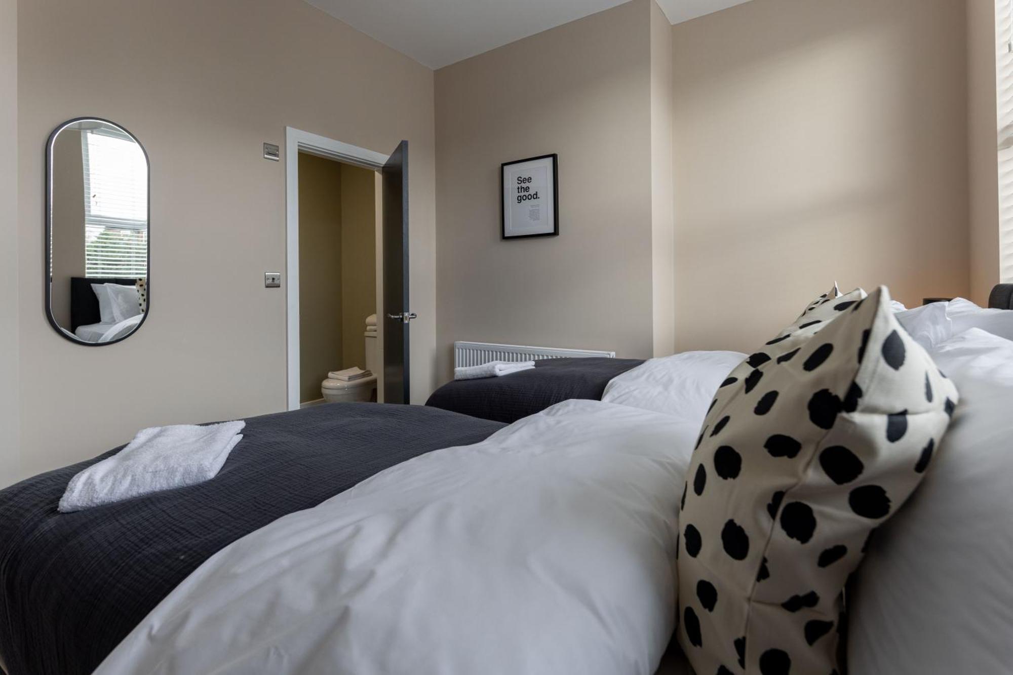 Apartment Broughton Place: Contemporary In Liverpool