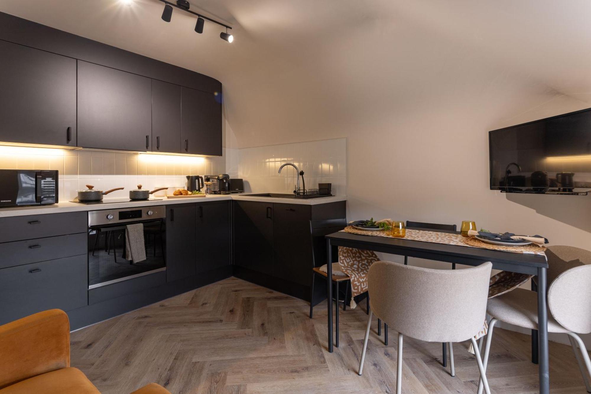 Broughton Place: Contemporary In Apartment