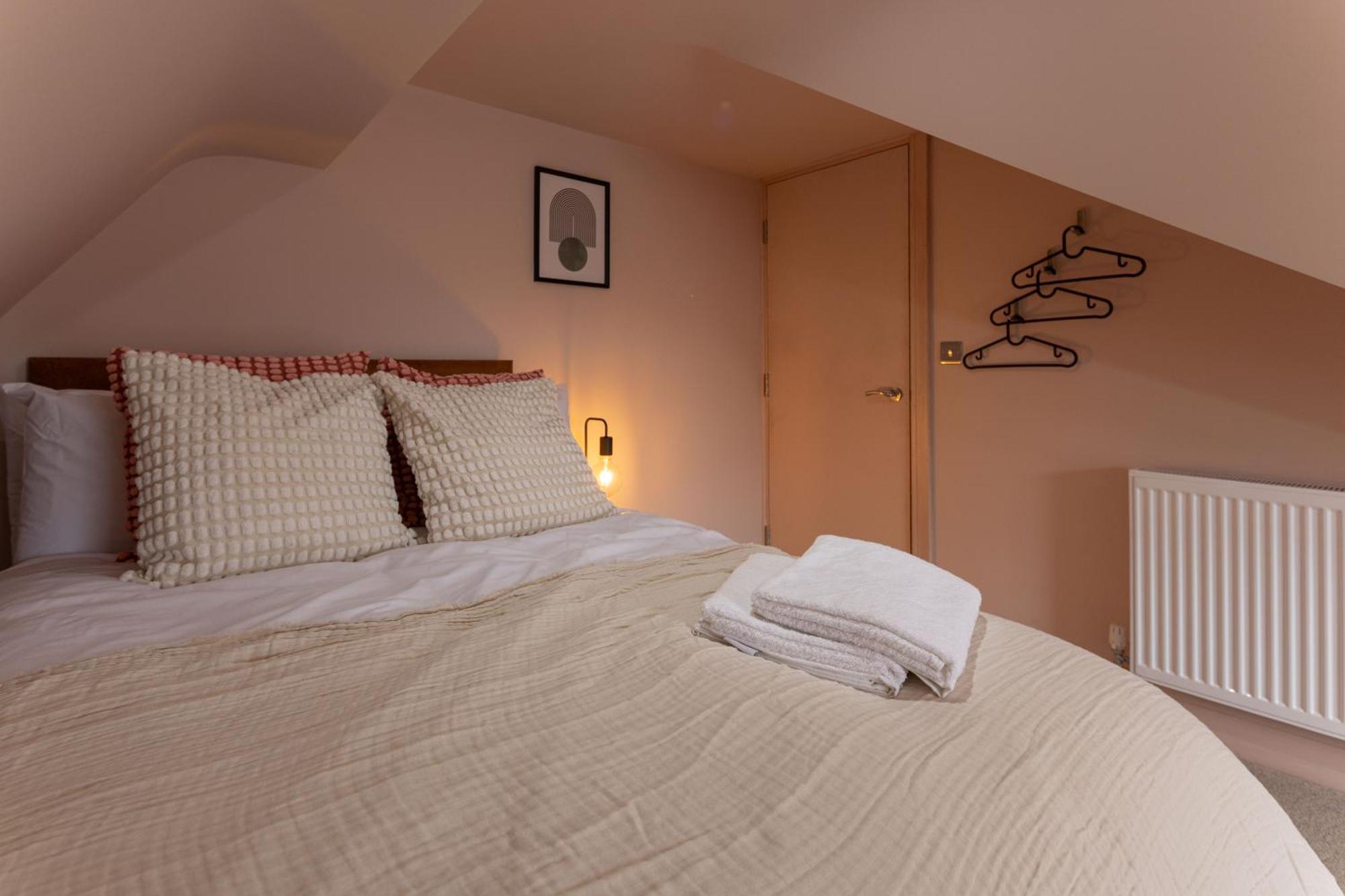Broughton Place: Contemporary In