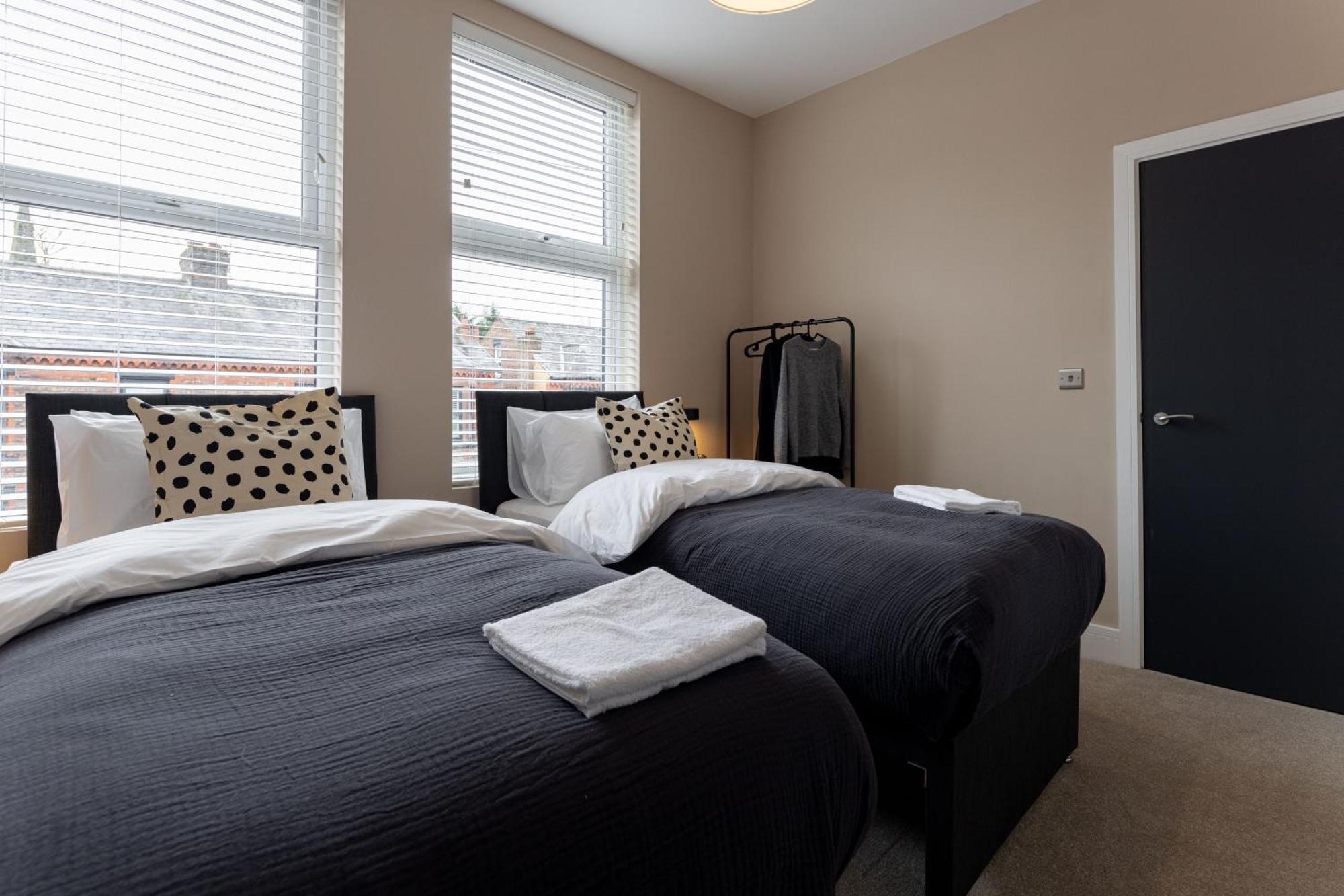 Apartment Broughton Place: Contemporary In *