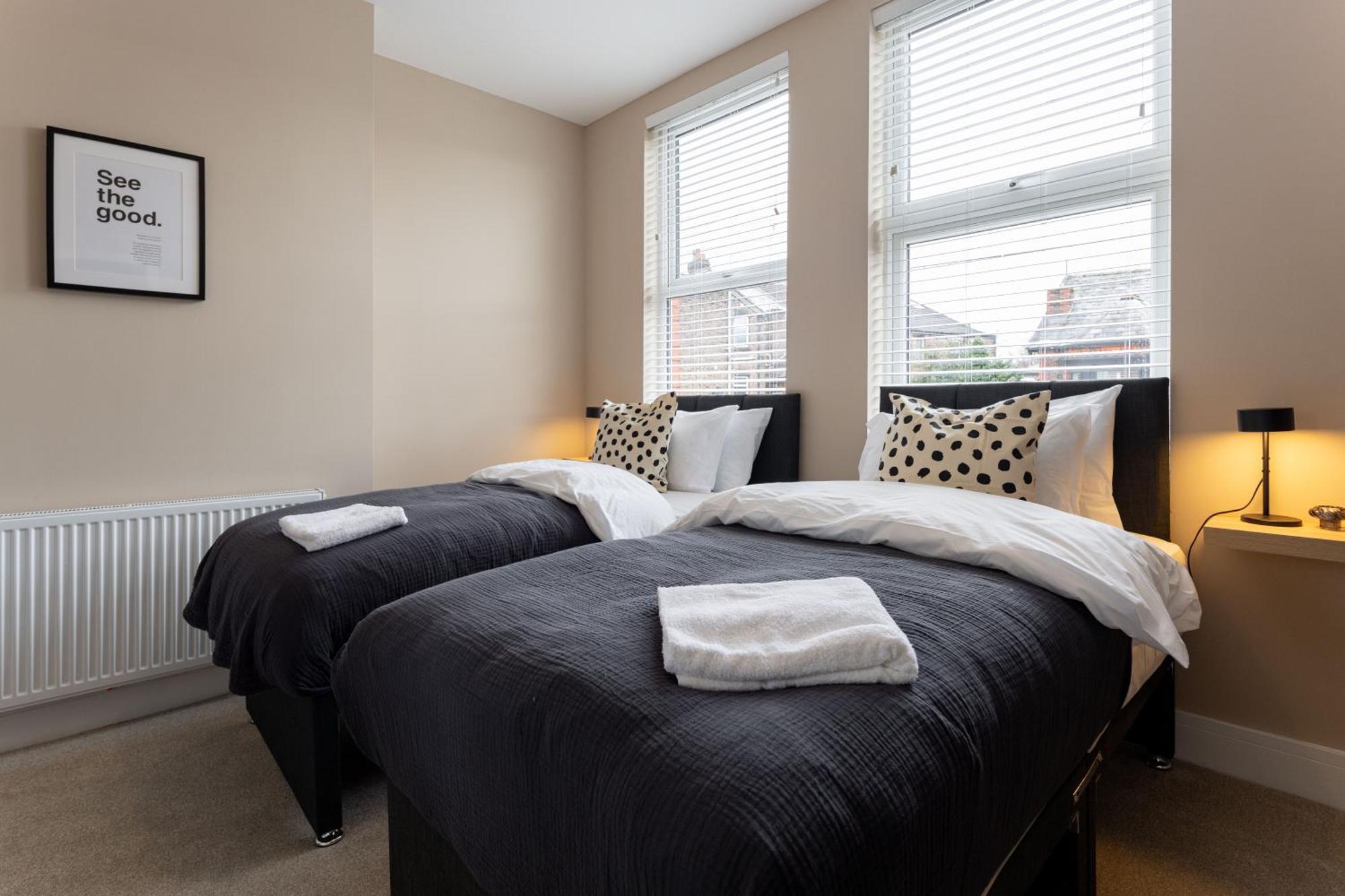 Broughton Place: Contemporary In Apartment
