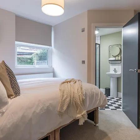 Broughton Place: Contemporary Apartments In Liverpool Exterior photo