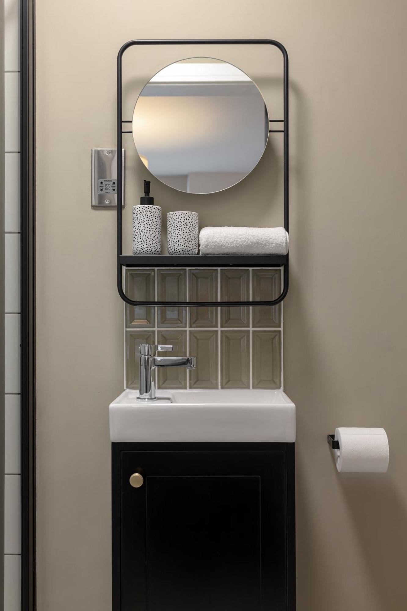 Apartment Broughton Place: Contemporary In Liverpool
