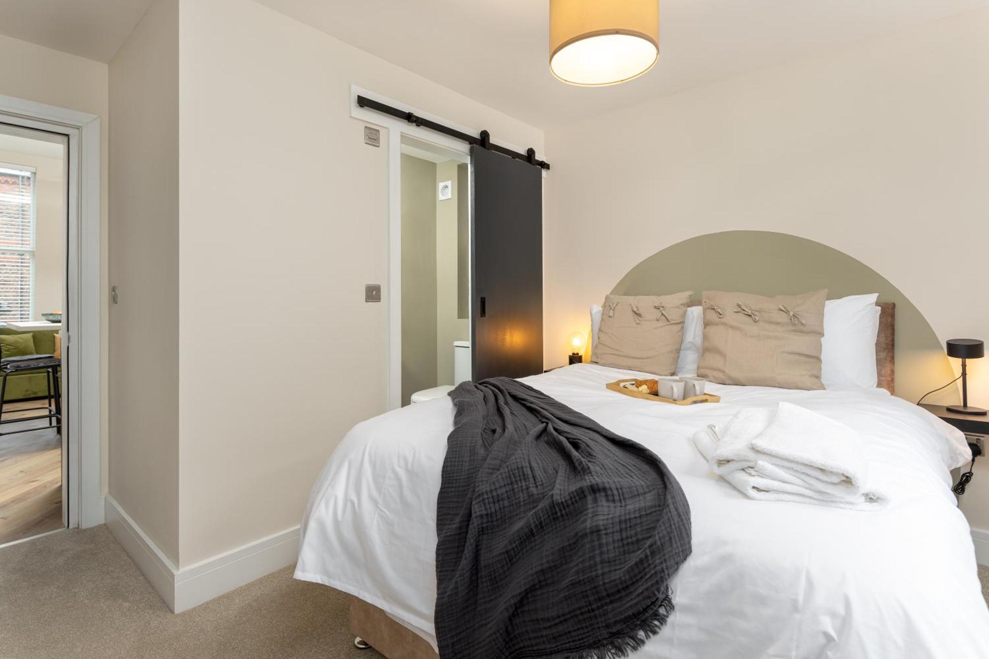 Apartamento Broughton Place: Contemporary In *