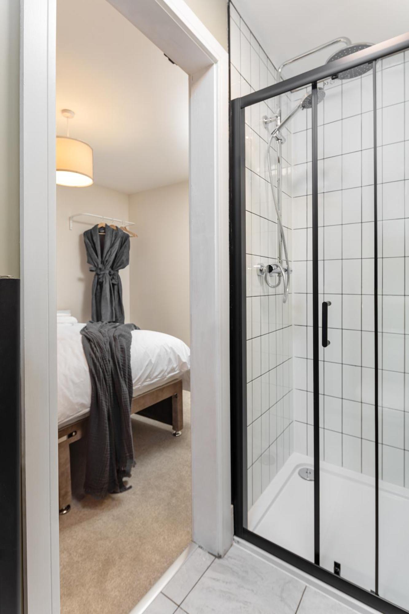 Apartment Broughton Place: Contemporary In Liverpool