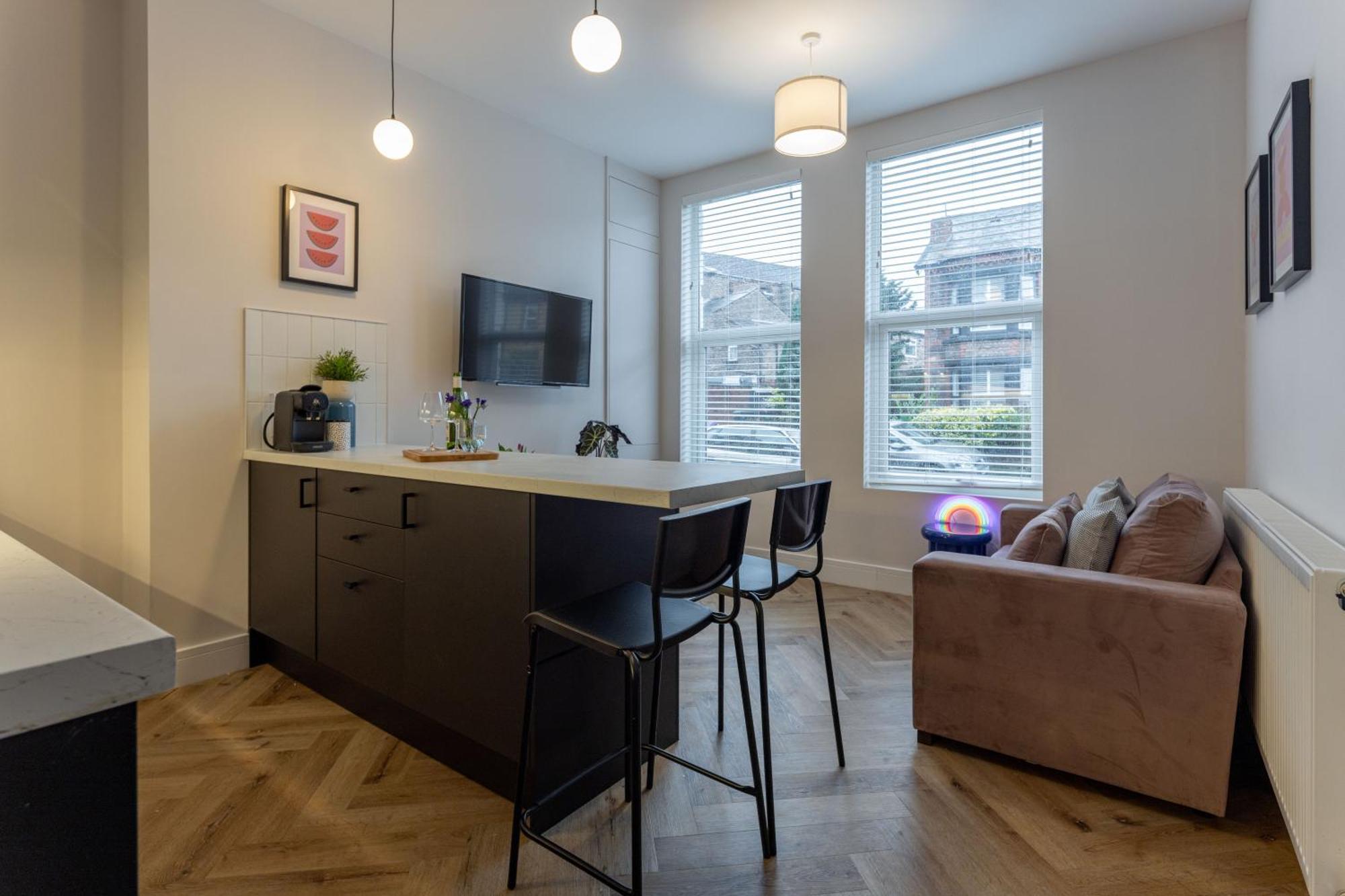 Apartment Broughton Place: Contemporary In *