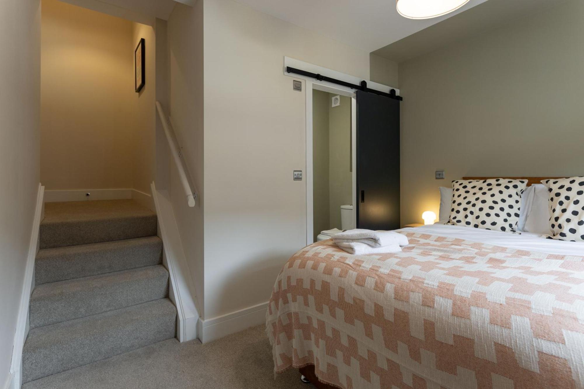 Broughton Place: Contemporary In Apartment