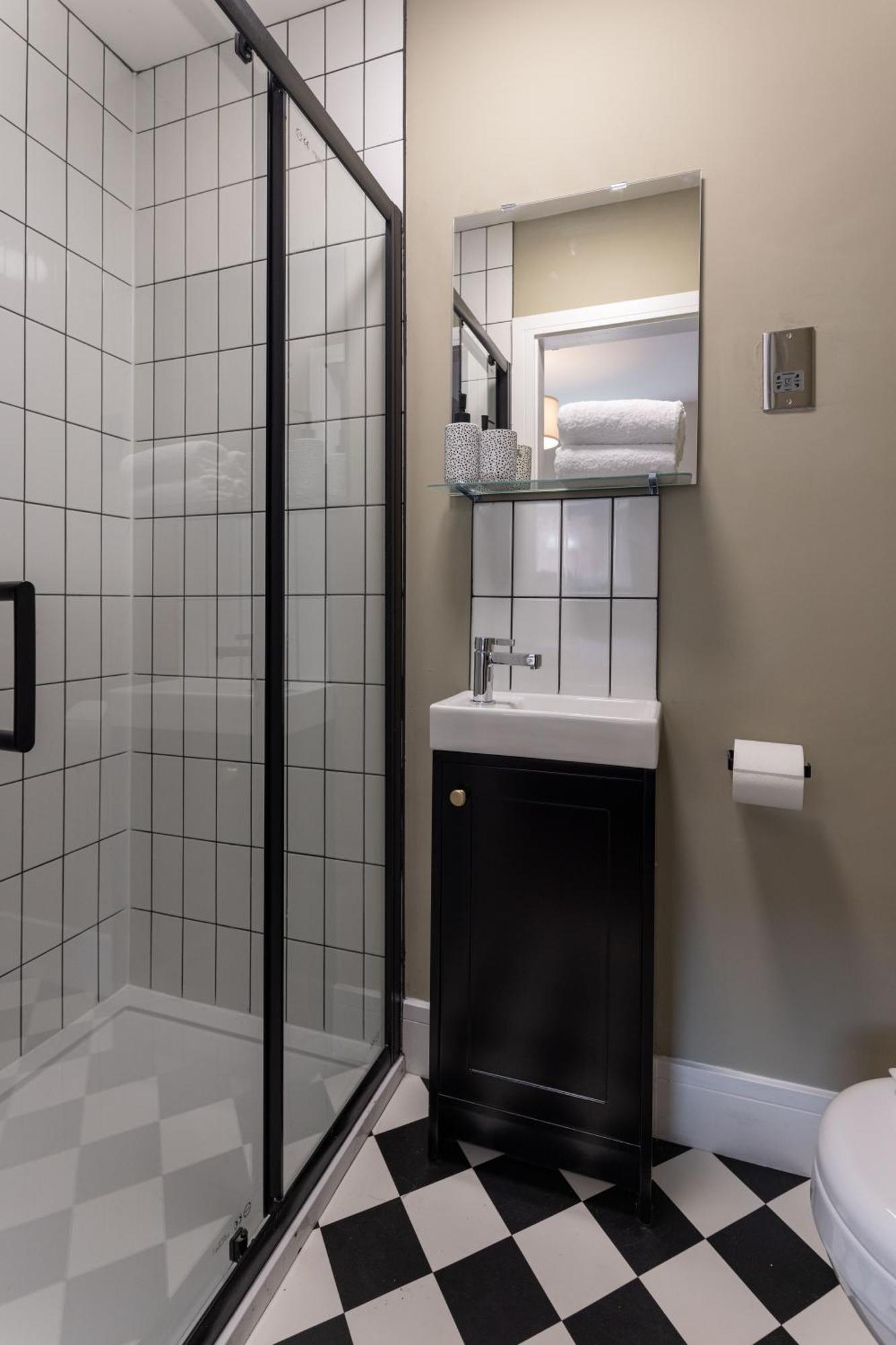 Broughton Place: Contemporary In